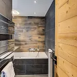 Apartment Winn, Alpes Agency, Central Chamonix, Sleeps 6 * Chamonix