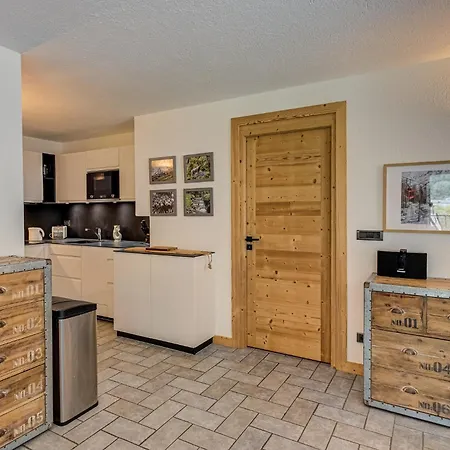 Winn, Alpes Travel, Chamonix, Sleeps 6