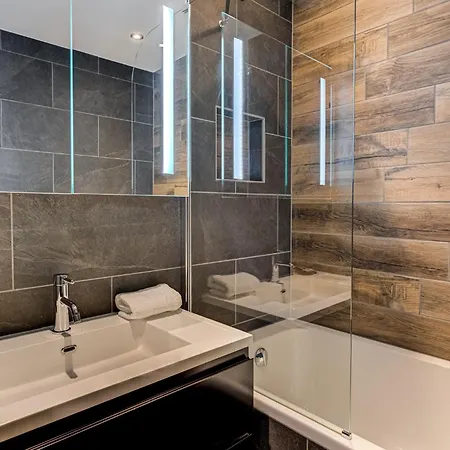Winn, Alpes Agency, Chamonix, Sleeps 6 Apartment *
