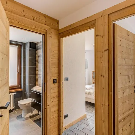 Winn, Alpes Travel, Chamonix, Sleeps 6 *