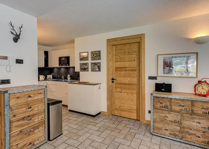 Winn, Alpes Travel, Chamonix, Sleeps 6