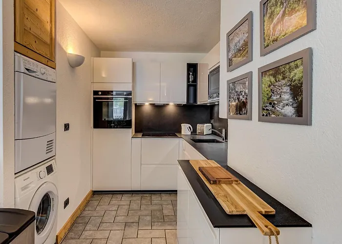 Winn, Alpes Travel, Chamonix, Sleeps 6