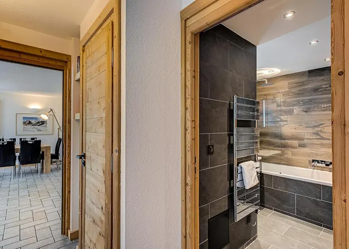 Winn, Alpes Travel, Chamonix, Sleeps 6 *